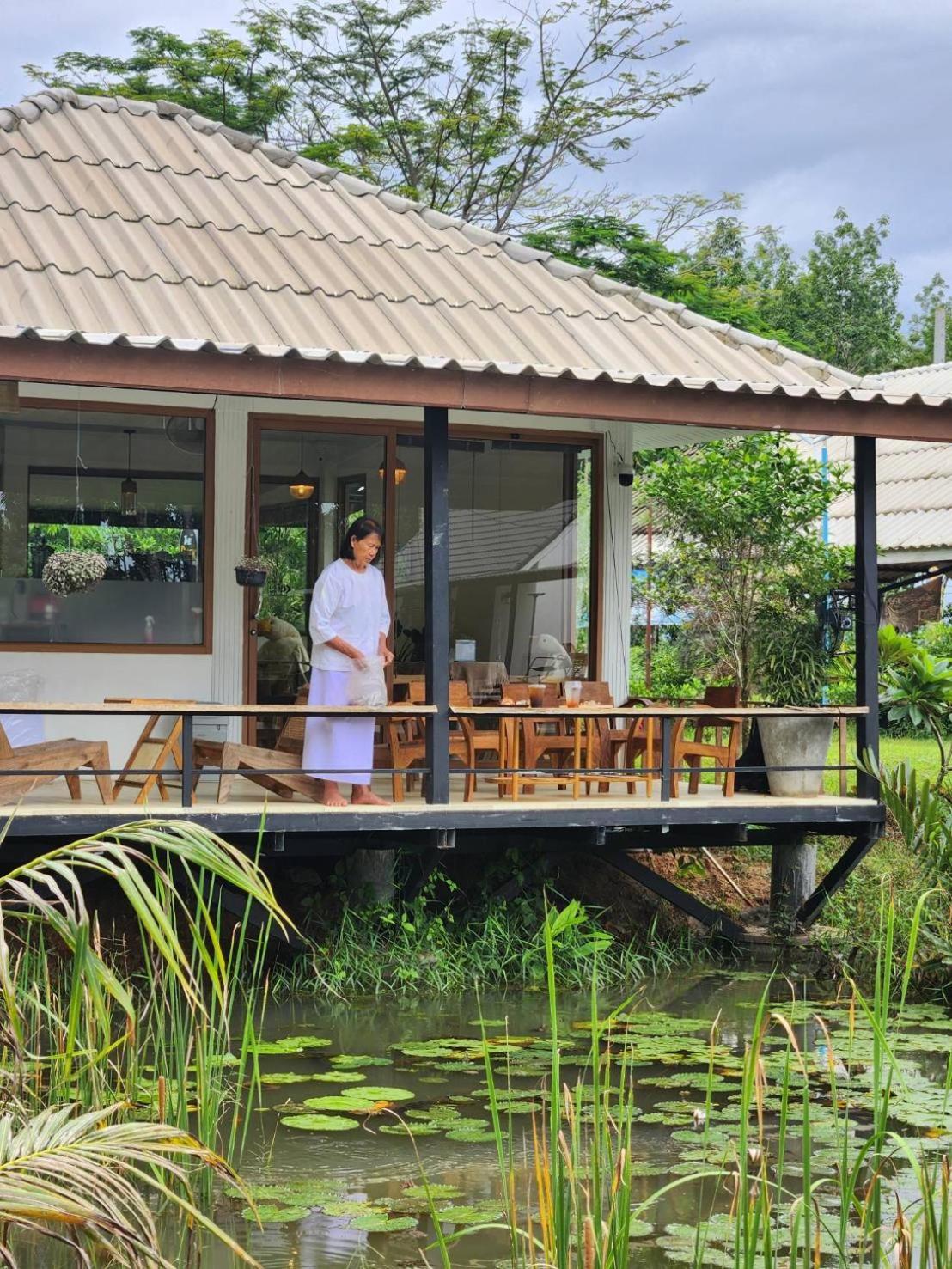 The Duck Cafe And Resort トラート エクステリア 写真