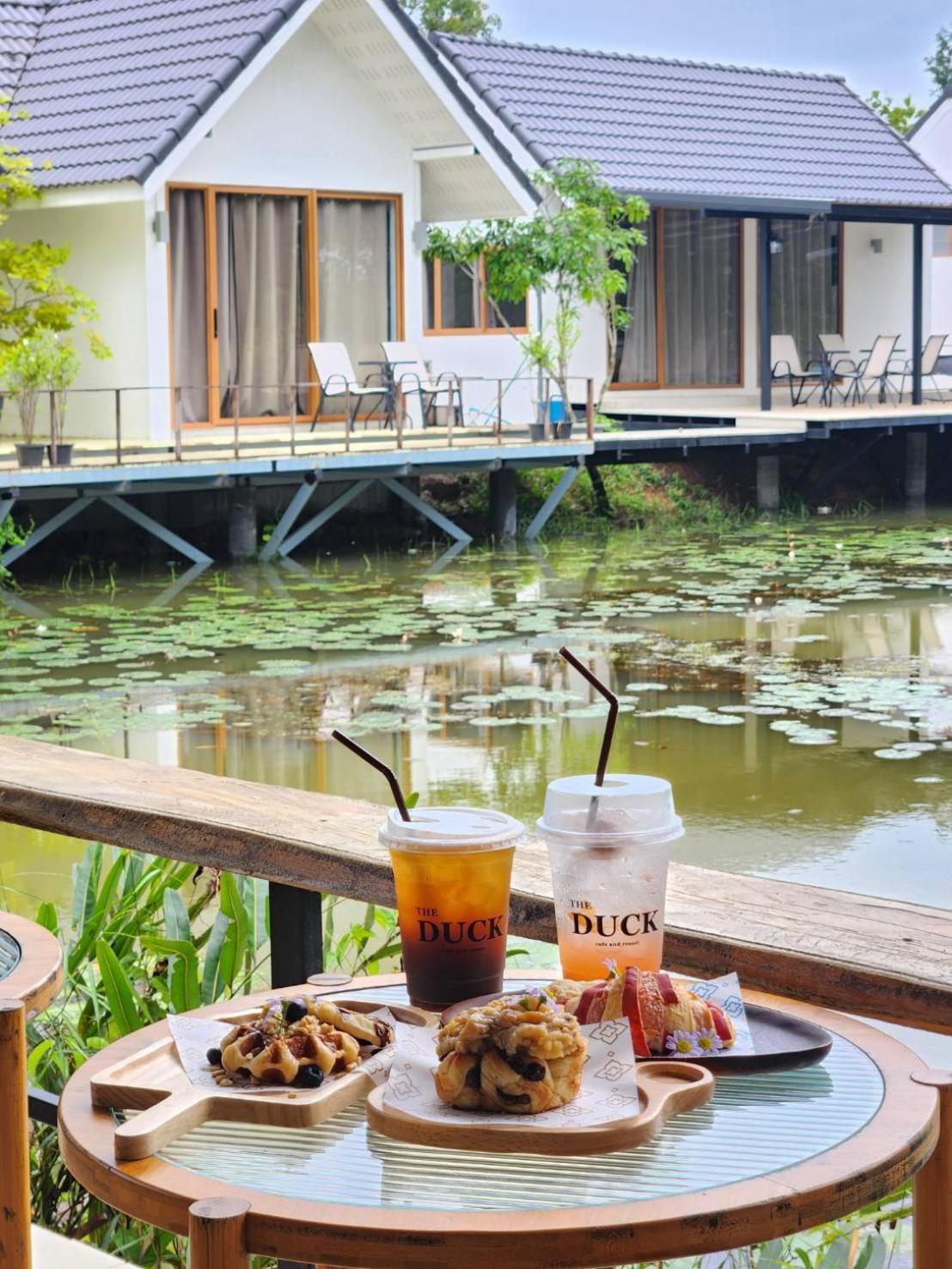 The Duck Cafe And Resort トラート エクステリア 写真